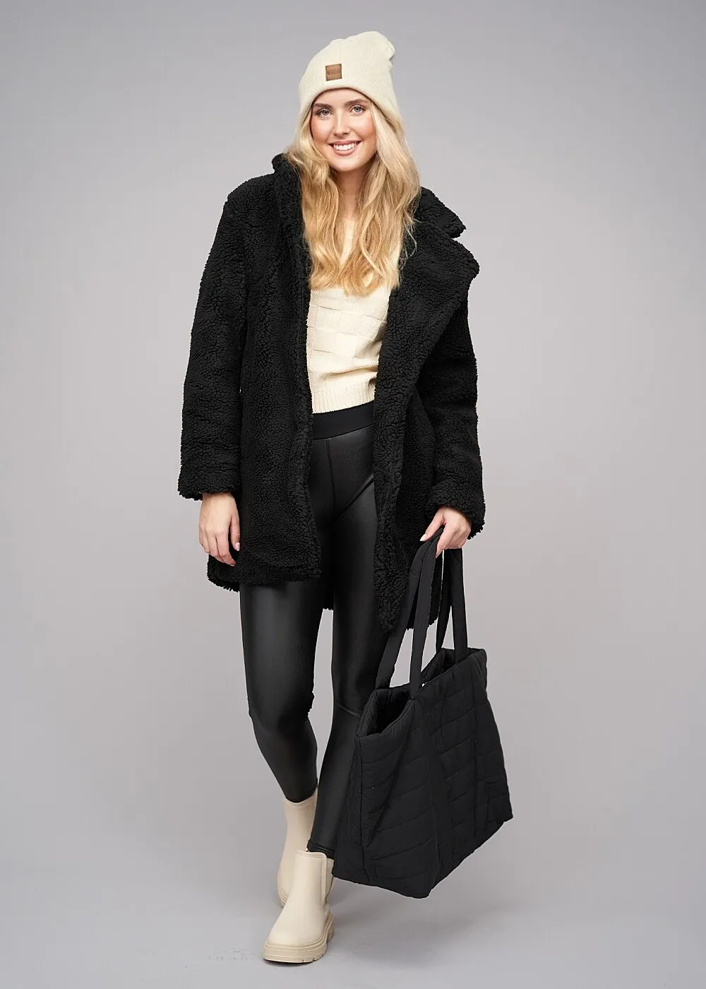 URBAN CLASSICS DAMES SHERPA JAS IN OVERSIZEDDESIGN MET 2KNOPSLUITING ZWART