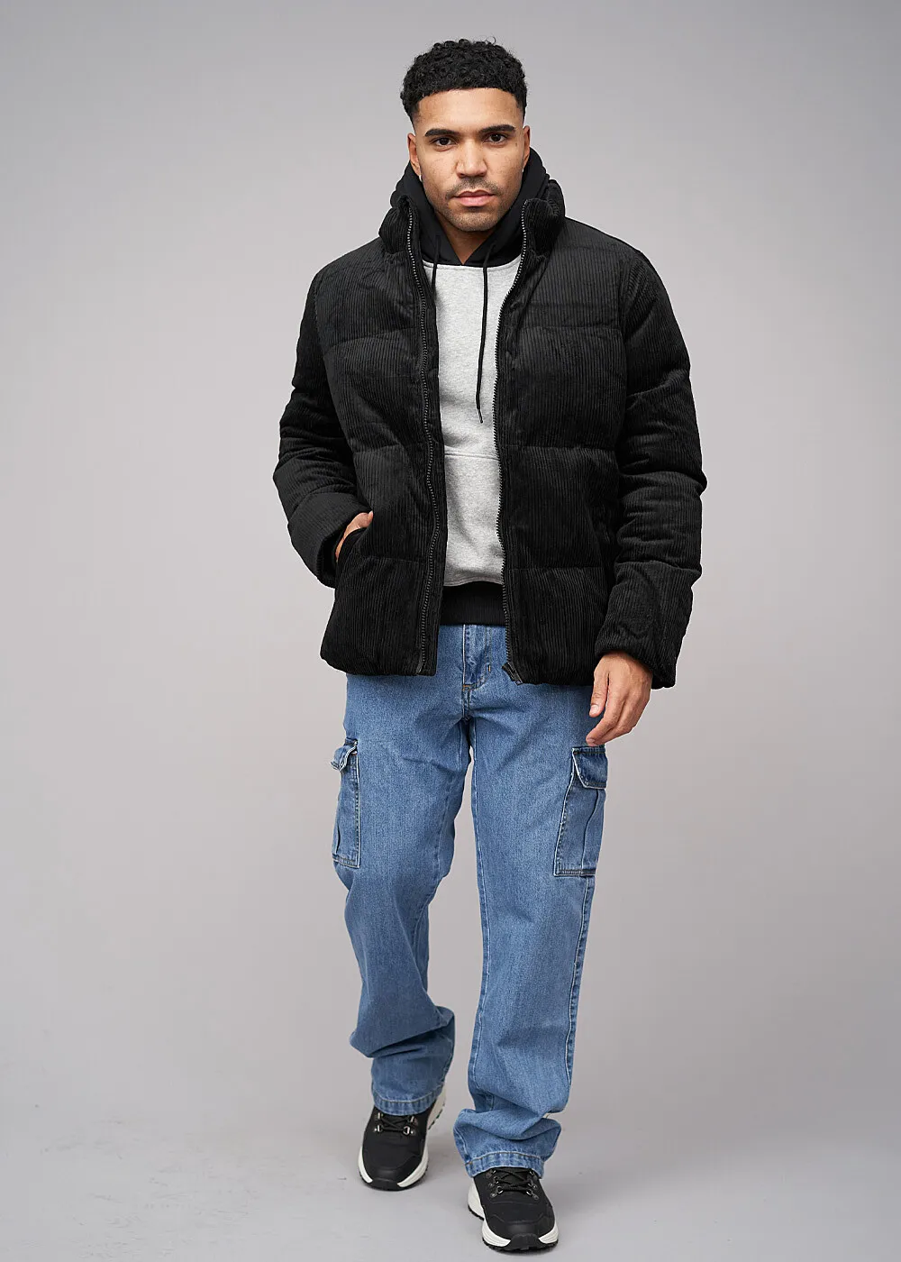 URBAN CLASSICS HEREN CORDUROY GEQUILT JACKET MET STAANDE KRAAG EN 2POCKETS ZWART